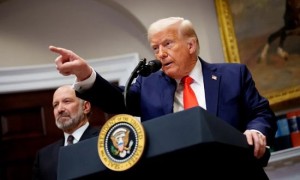 特朗普最新表态，美财长：确保发军饷，停发其他公务员工资！美公务员：没钱加油，付不起托儿费！