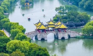 女导游带队，瘦西湖要去港股IPO了