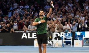 原创 
            冲击生涯第101冠！德约两盘横扫过关，第144次跻身巡回赛决赛