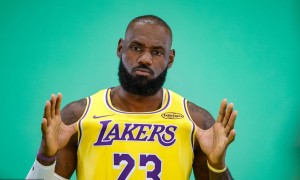 赛季首秀临近！曝湖人已从G联盟召回詹姆斯