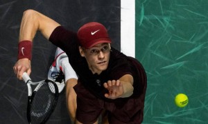 原创 
            两盘横扫过关！辛纳室内硬地22连胜，强势跻身巴黎大师赛16强