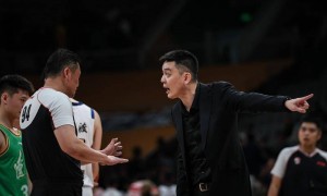 杨鸣怒喷裁判吃两T遭驱逐 北京获6次罚球拉开分差