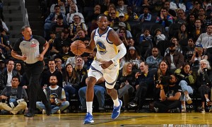 两场比赛状态判若两人！拿到新合同的勇士锋线新星也太不稳定了吧