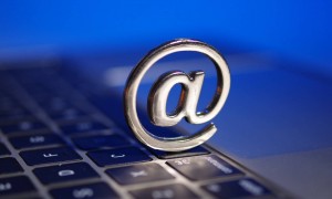 二手平台分化：闲鱼找人遛狗，转转等人验货