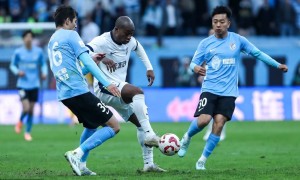 中超-刘祝润马马杜中门框邓涵文伤退 大连英博0-0憾平三镇