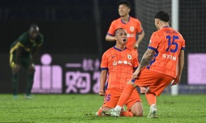 中超-亚戈奥乌苏建功克雷桑点射救主 泰山2-2浙江遭4连平