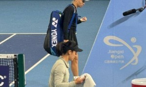 原创 
            家乡父老面前赢球！26岁“小李娜”，终获巡回赛正赛首胜