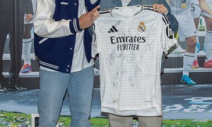 皇马死忠粉！樊振东全运成功卫冕 疑似模仿姆巴佩庆祝动作