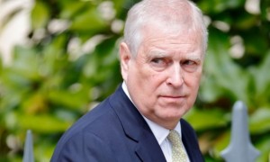 英国安德鲁王子放弃王室头衔