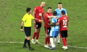 重罚?曝河南队外援阿奇姆彭遭球迷种族歧视 辱骂+竖中指